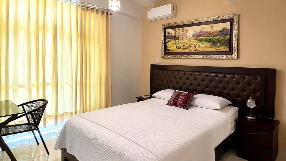 Habitación Simple Estándar con cama de 2 ½ plazas junto al ventanal